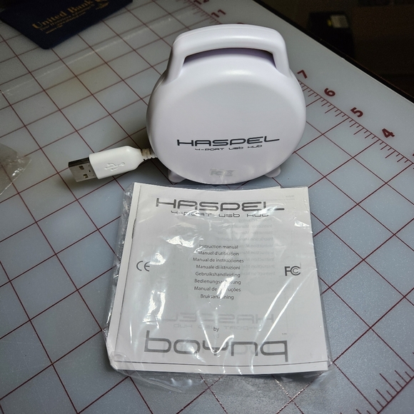 HASPEL 4-Port USB Hub in White - Picture 3 of 4